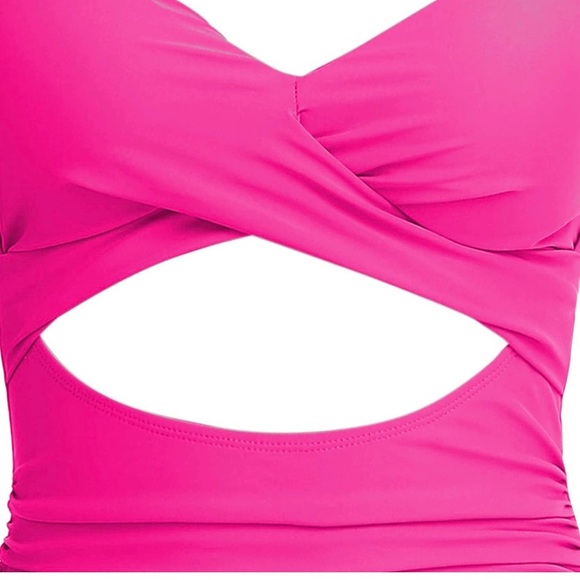 Tummy control One piece bathingsuit with cut out full coverage bottom Medium - Picture 5 of 6